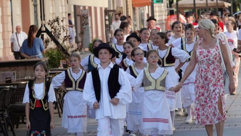 BOGATA TRPEZA DOMAĆIH UKUSA: Dan žitnih polja 26. put u Somboru BOGATA TRPEZA DOMAĆIH UKUSA: Dan žitnih polja 26. put u Somboru