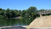 ЈОШ НИЈЕ ИЗВЕСНА СУДБИНА ЖЕЛЕЗНИЧКО-ДРУМСКОГ МОСТА КОД СВИЛАЈНЦА, КОЈИ ЈЕ ЗАТВОРЕН ЗБОГ НЕБЕЗБЕДНОСТИ   Преко Мораве само понтоном