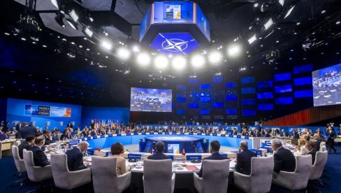 DIPLOMATSKI GAF: Švedski zvaničnik zaboravio dokumenta o članstvu u NATO-u u toaletu aerodroma