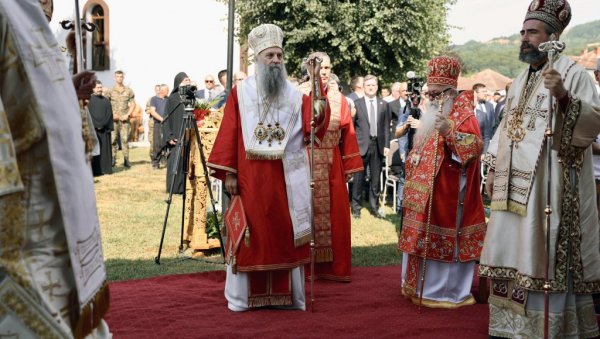 МИ СЕ НЕ БОЈИМО И НЕЋЕМО СЕ БОЈАТИ: Патријарх Порфирије у Братунцу на помену српским жртвама из Бирча и Средњег Подриња МИ СЕ НЕ БОЈИМО И НЕЋЕМО СЕ БОЈАТИ: Патријарх Порфирије у Братунцу на помену српским жртвама из Бирча и Средњег Подриња