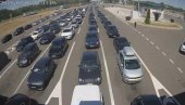 ЧЕКА СЕ И ДО ОСАМ САТИ: Уколико сте кренули на овај гранични прелаз, наоружајте се стрпљењем