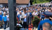 ŠEŠELJ NA ČELU: Radikali na pomenu u Bratuncu (FOTO)
