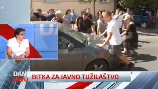 ТУЖИТЕЉКА ЗАПУШИЛА УСТА Н1 ПРОПАГАНДИСТИМА: Улице се не смеју блокирати, грађанска непослушност носи последице! ТУЖИТЕЉКА ЗАПУШИЛА УСТА Н1 ПРОПАГАНДИСТИМА: Улице се не смеју блокирати, грађанска непослушност носи последице!
