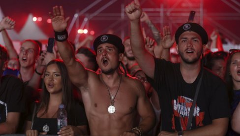 УСТАШКИ ДЕРНЕК У ШКОЛАМА: Ученици у Осијеку добили петице јер су били на концерту Томпсона