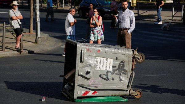БЛОКАДЕРИ ПРСЛИ! Пукле им блокаде - мали број блокадера се појавио БЛОКАДЕРИ ПРСЛИ! Пукле им блокаде - мали број блокадера се појавио