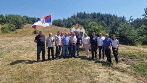 POLAGANJE VENACA PALIM BORCIMA NA PETROVOJ GORI: Sećanje na pobedu POLAGANJE VENACA PALIM BORCIMA NA PETROVOJ GORI: Sećanje na pobedu