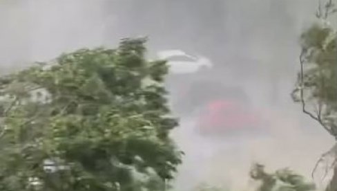 ŽESTOKO NEVREME STIGLO U SRBIJU: Superćelije paraju nebo, pogledajte strašne snimke iz ovog grada! RHMZ se ponovo hitno glasio