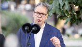 ВУЧИЋ ОДГОВОРИО НА ШЕШЕЉЕВ РОК ЗА УКЛАЊАЊЕ БАРИКАДА: Нека се не мучи, раније ћемо то да почистимо!