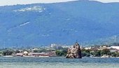БАБАКАЈ – СТЕНА НАСРЕД ДУНАВА: Необична појава у румунском делу реке, насупрот Голубачке тврђаве, атракција за туристе