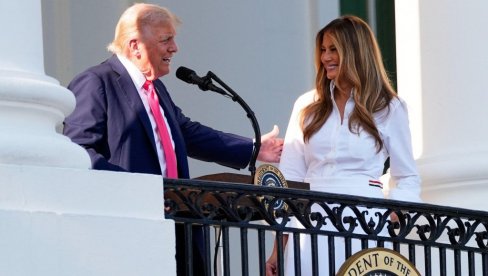 KAKO DONALD TRAMP ZOVE MELANIJU KADA NIKO NE GLEDA: Nadimak otkriva da su daleko od razvoda! KAKO DONALD TRAMP ZOVE MELANIJU KADA NIKO NE GLEDA: Nadimak otkriva da su daleko od razvoda!