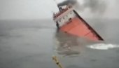 ХУТИ ПОТПИЛИ БРОД: Јеменска морнарица спасили руског и још 9 чланова посаде
