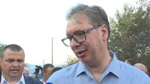 ВУЧИЋ ОБИЛАЗИ ПОЖАРОМ НАЈУГРОЖЕНИЈА МЕСТА: Решавамо новац брзо из буџетских резерва, да људима дамо паре одмах