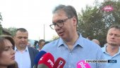 VUČIĆ OBILAZI PORODICE ČIJE SU KUĆE IZGORELE U POŽARU: Rešavamo novac brzo iz budžetskih rezervi, da ljudima damo pare odmah