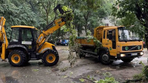 SVE EKIPE SU ANGAŽOVANE: Otklanjaju se posledice nevremena u Beogradu