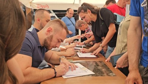 ГРАЂАНИ ЈАСНО РЕКЛИ НЕ КУРТИЈЕВИМ МОСТОВИМА Српска листа: За једанаест сати сакупљено 3.628 потписа