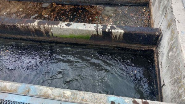 МАЗУТ ПОНОВО У ЦЕВИМА: Хаварија у погону за пречишћавање отпадних вода у Ваљеву МАЗУТ ПОНОВО У ЦЕВИМА: Хаварија у погону за пречишћавање отпадних вода у Ваљеву