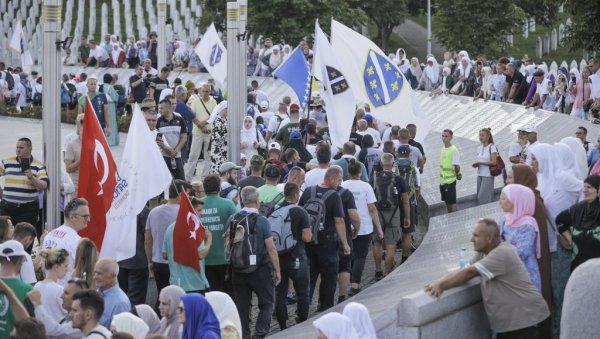 СРЕБРЕНИЦА КАО ДЕЖУРНИ ЖЕТОН ПРОТИВ СРБИЈЕ: Како се ближи 30. годишњица злочина у источној БиХ, Бошњаци опет жигошу српски народ СРЕБРЕНИЦА КАО ДЕЖУРНИ ЖЕТОН ПРОТИВ СРБИЈЕ: Како се ближи 30. годишњица злочина у источној БиХ, Бошњаци опет жигошу српски народ