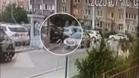 ПРВИ СНИМЦИ ЛИКВИДАЦИЈЕ КЉУЧНОГ ЧОВЕКА ЗЕЛЕНСКОГ: Брутално изрешетан у Кијеву усред бела дана - погледајте како му је пришао (ВИДЕО)