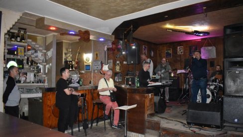 ROK FESTIVAL NASTAO U KAFANI: U Kikindi večeras počinje „Suvača demo fest“, osnovan pre deset godina ROK FESTIVAL NASTAO U KAFANI: U Kikindi večeras počinje „Suvača demo fest“, osnovan pre deset godina