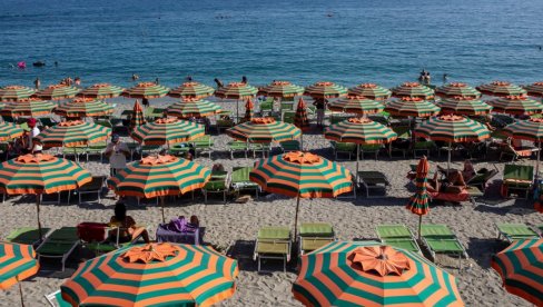 LETOVANJE POSTAJE LUSKUZ NA OVOJ DESTINACIJI: Cena ležaljki čak 354 evra za prvi red uz plažu LETOVANJE POSTAJE LUSKUZ NA OVOJ DESTINACIJI: Cena ležaljki čak 354 evra za prvi red uz plažu