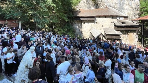 ПАТРИЈАРХ СПЦ ПОРУЧИО ДА СЕ УГЛЕДАМО НА ПЕТРА И ПАВЛА: Петровдански сабори широм Србије, Српске и Црне Горе ПАТРИЈАРХ СПЦ ПОРУЧИО ДА СЕ УГЛЕДАМО НА ПЕТРА И ПАВЛА: Петровдански сабори широм Србије, Српске и Црне Горе
