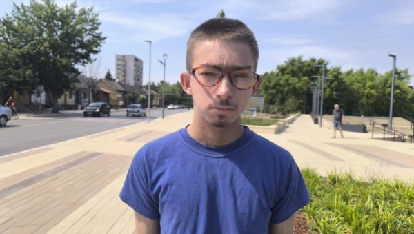 ДА НОВАК УЧИ И БОЉЕ ВИДИ СВЕТ ОКО СЕБЕ: Седамнаестогодишњаку из Бора потребна помоћ за лечење ДА НОВАК УЧИ И БОЉЕ ВИДИ СВЕТ ОКО СЕБЕ: Седамнаестогодишњаку из Бора потребна помоћ за лечење