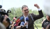 ОХРАБРУЈУЋА ПОРУКА ВУЧИЋА НАРОДУ: У времену када покушавају да нас поколебају и споља и изнутра, важно је да знате да Србија стоји чврсто ОХРАБРУЈУЋА ПОРУКА ВУЧИЋА НАРОДУ: У времену када покушавају да нас поколебају и споља и изнутра, важно је да знате да Србија стоји чврсто