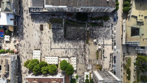 TOTALNI FIJASKO BLOKADERSKOG SUPA U UŽICU: Prvo kritikovali, pa na kraju došli Vučićevim nebezbednim putem (FOTO) TOTALNI FIJASKO BLOKADERSKOG SUPA U UŽICU: Prvo kritikovali, pa na kraju došli Vučićevim nebezbednim putem (FOTO)