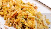 GOTOVA ZA POLA SATA! Pasta sa karamelizovanim lukom