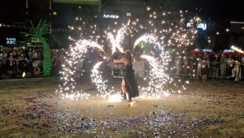 LESKOVAC 19. PUT BIO DOMAĆIN KARNEVALA SA VIŠE OD 2.000 UČESNIKA   Živi šarena tradicija