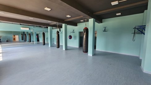 РЕНОВИРАНА ЗГРАДА АТЛЕТСКОГ КЛУБА: Стециште власотиначких спортиста и рекреативаца РЕНОВИРАНА ЗГРАДА АТЛЕТСКОГ КЛУБА: Стециште власотиначких спортиста и рекреативаца