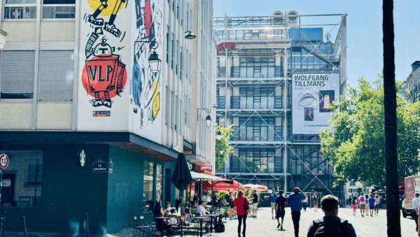 АКТИВНИМ УГЉЕМ ЧИСТИЛИ ВОДУ СА ФЕКАЛИЈАМА: Претрес у познатој фирми у Паризу због скандала с пречишћавањем загађених вода за флаширање АКТИВНИМ УГЉЕМ ЧИСТИЛИ ВОДУ СА ФЕКАЛИЈАМА: Претрес у познатој фирми у Паризу због скандала с пречишћавањем загађених вода за флаширање