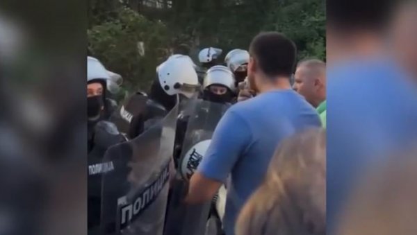 ОВАЈ ВИДЕО ЈЕ ДОКАЗ: Блокадерске судије легализовале нападе и отвориле сезону лова на полицајце и државне службенике (ВИДЕО)