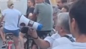 ВИШЕ ОД ДВА САТА ПОРОДИЉЕ НЕМАЈУ МИРА ЗБОГ БЛОКАДЕРА: Екстремисти не мисле на најмлађе суграђане, на само неколико десетина метара Бетанија