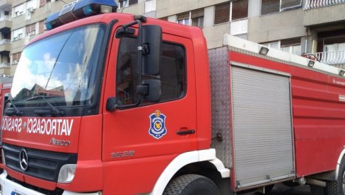 DRAMA NA BEŽANIJSKOJ KOSI: Izgorela dva automobila na parkingu