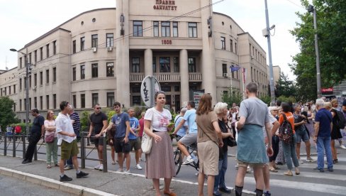 PROTESTI I OPOZICIJA U ĆORSOKAKU: Učesnici osmomesečnog bunta, koji gubi na masovnosti, uzalud pokušavaju da pronađu zajednički imenitelj PROTESTI I OPOZICIJA U ĆORSOKAKU: Učesnici osmomesečnog bunta, koji gubi na masovnosti, uzalud pokušavaju da pronađu zajednički imenitelj