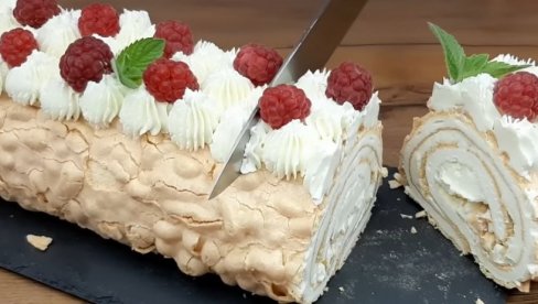 SPREMA SE ZA 15 MINUTA! Posni rolat, savršena kombinacija kokosa i malina SPREMA SE ZA 15 MINUTA! Posni rolat, savršena kombinacija kokosa i malina