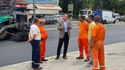 VOJISLAVA ILIĆA DOBIJA NOV ASFALT: JKP Beograd put i JP Putevi Beograda završavaju presvlačenje ulice na Zvezdari VOJISLAVA ILIĆA DOBIJA NOV ASFALT: JKP Beograd put i JP Putevi Beograda završavaju presvlačenje ulice na Zvezdari