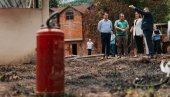 МИНИСТАРКА МЕСАРОВИЋ ОБИШЛА КУРШУМЛИЈСКА СЕЛА КОЈА СУ ЗАХВАТИЛИ ПОЖАРИ: Ево на који начин ће држава и министарство помоћи (ФОТО) МИНИСТАРКА МЕСАРОВИЋ ОБИШЛА КУРШУМЛИЈСКА СЕЛА КОЈА СУ ЗАХВАТИЛИ ПОЖАРИ: Ево на који начин ће држава и министарство помоћи (ФОТО)