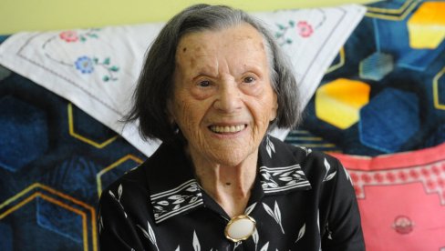 ВЕК ИСПИСАН СТИХОВИМА: Најстарија активна српска списатељица Петрица Бјелица прославила 100. рођендан ВЕК ИСПИСАН СТИХОВИМА: Најстарија активна српска списатељица Петрица Бјелица прославила 100. рођендан