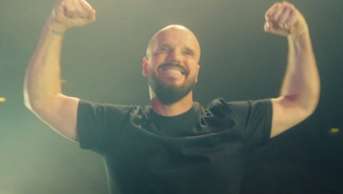 NAKON MNOGO GODINA PRED KAMERAMA: U dokumentarnom filmu Bobana Rajovića pojavio se pevač i otkrio jaku priču o prijateljstvu (FOTO) NAKON MNOGO GODINA PRED KAMERAMA: U dokumentarnom filmu Bobana Rajovića pojavio se pevač i otkrio jaku priču o prijateljstvu (FOTO)