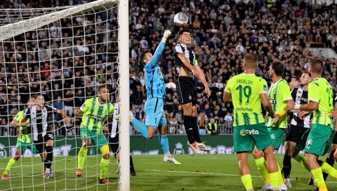 PRENOS, PARTIZAN - AEK: Ludnica u Humskoj, strašan fudbal u drugom delu