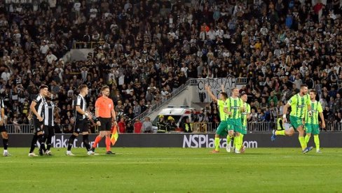SRAMAN POTEZ SRPSKOG FUDBALERA! Evo kako je Đorđe Ivanović udario igrača Partizana (VIDEO) SRAMAN POTEZ SRPSKOG FUDBALERA! Evo kako je Đorđe Ivanović udario igrača Partizana (VIDEO)