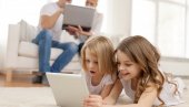 РОДИТЕЉИ ПОМАЖУ ДЕЦИ ДА КРШЕ ПРАВИЛА ПЛАТФОРМИ: Како заштити најмлађе од злоупотреба на интернету (2)