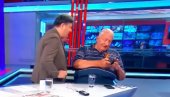 BEŽI, RAZBIĆU TE Šešelj oteo telefon voditelju, pa krenuo da čita naglas: Evo, to su njegovi izvori (VIDEO)
