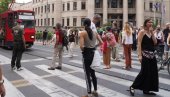 ТАЛАЧКА КРИЗА У ВИСОКОЈ ЗДРАВСТВЕНОЈ ШКОЛИ: Блокадери праве хаос, њих 10 заробило директорку и професоре ТАЛАЧКА КРИЗА У ВИСОКОЈ ЗДРАВСТВЕНОЈ ШКОЛИ: Блокадери праве хаос, њих 10 заробило директорку и професоре