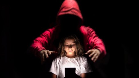 TRI CIFRE, PET SLOVA I EMOTIKON ZNAČE - HOĆU SE*S SADA: Kako zaštiti najmlađe od zloupotreba na internetu (3)