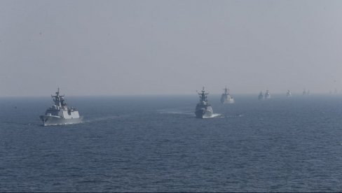 (MAPA) PEKING PAŽLJIVO PRATI DEŠAVANJA KOD IRANA: Kineski špijunski brod u senci američkog nosača aviona (VIDEO)