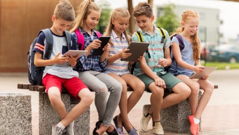 DECA NA MREŽAMA LAKO POSTANU ŽRTVE PREDATORA: Kako zaštiti najmlađe od zloupotreba na internetu