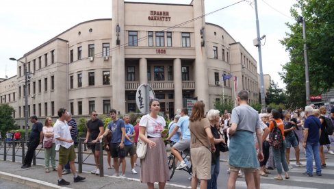 KOLUMNA VESNE KNEŽEVIĆ: Blokadna revolucija i profit stečenih prava